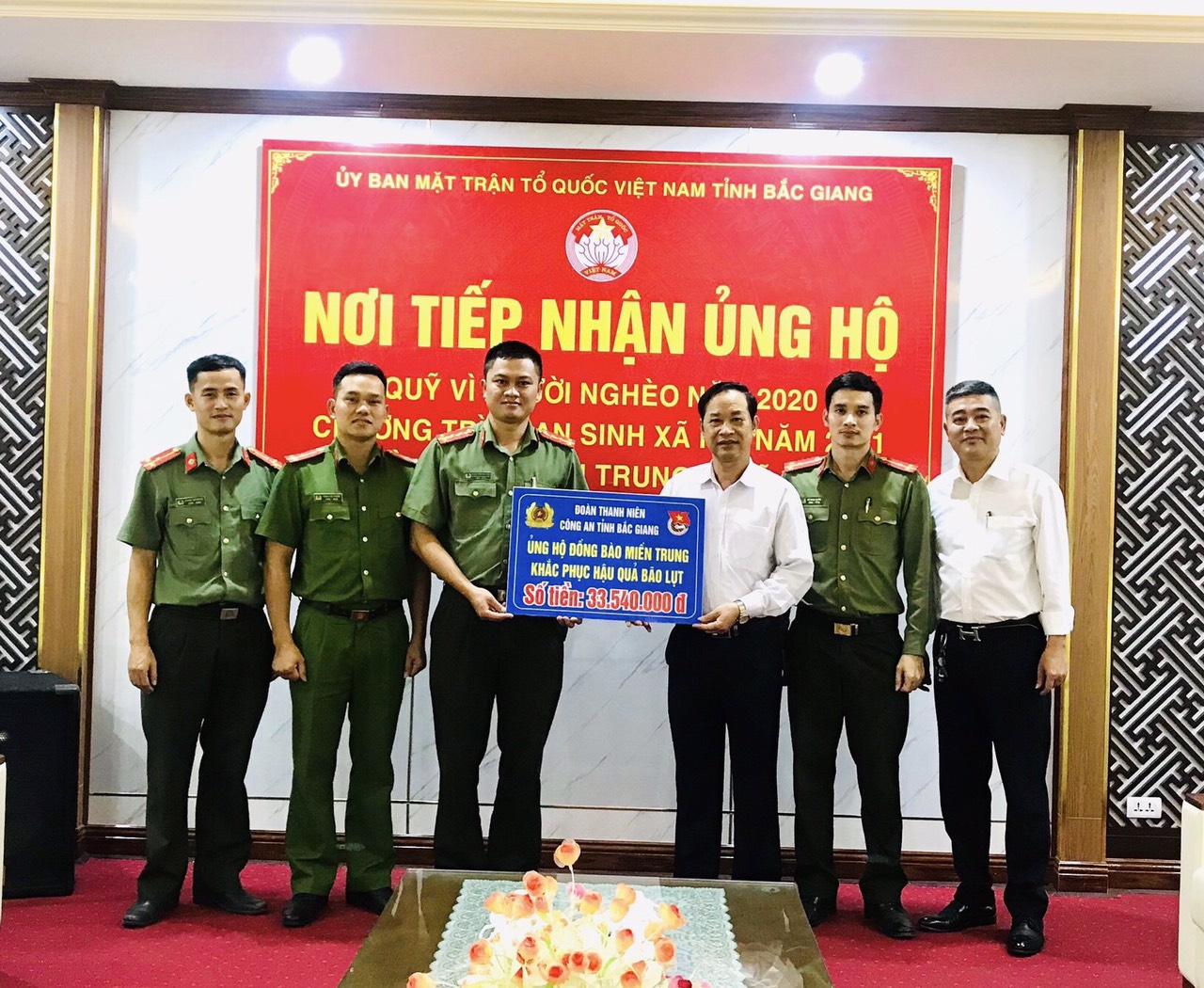 Đoàn TN CAT chuyển kinh phí về MTTQ tỉnh tặng đồng bào miền Trung