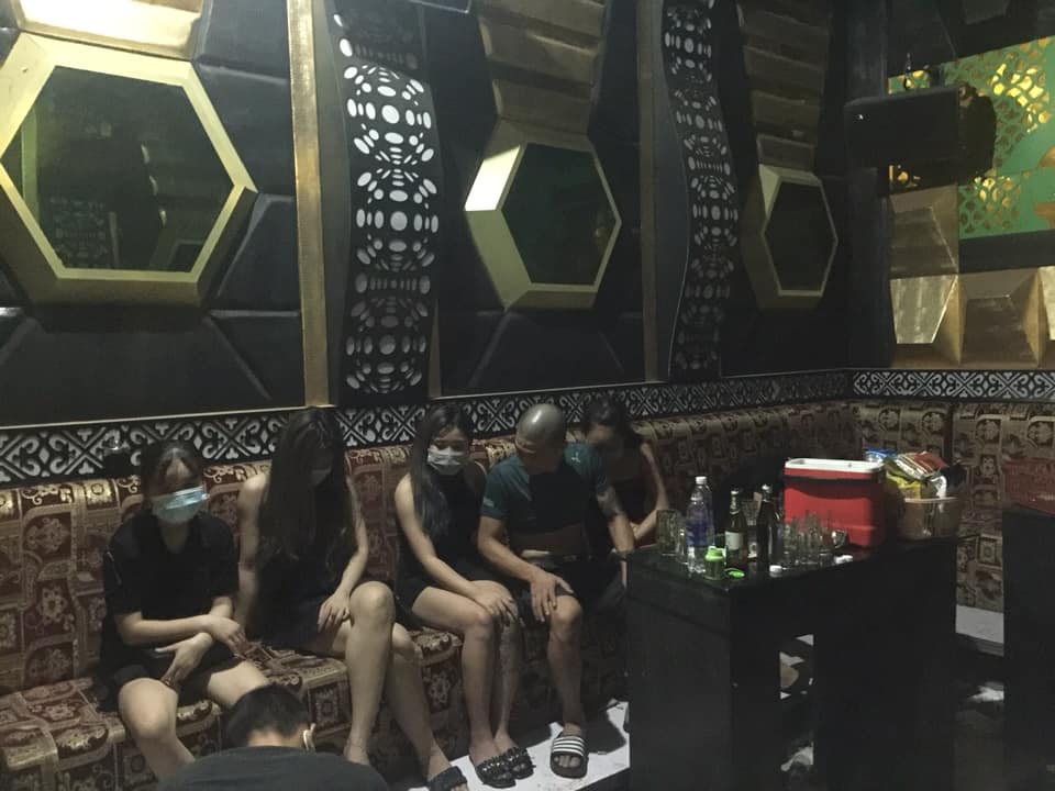 Các đối tượng trong quán Karaoke Duy Tùng