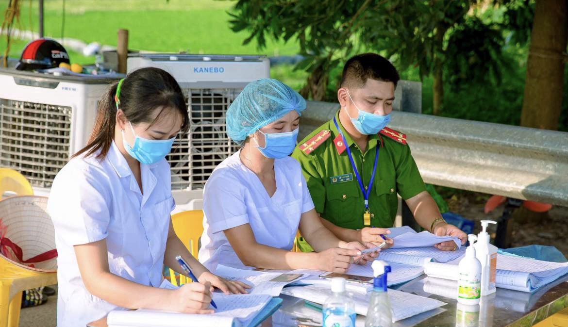 Hình ảnh tại chốt kiểm soát dịch cầu Đông Xuyên, Mai Đình. Nguồn: Hiephoa.net